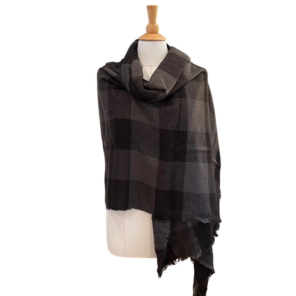 H&M Oversized Buffalo Check Wrap / Shawl, Gray and Black with Fringe, 75 x 35